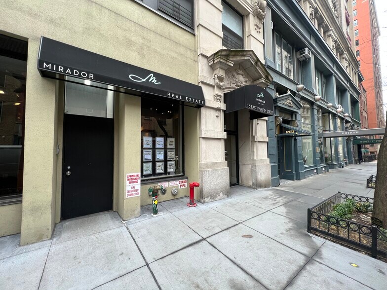 18 E 12th St, New York, NY à louer - Photo de l’immeuble – Image 1 sur 3