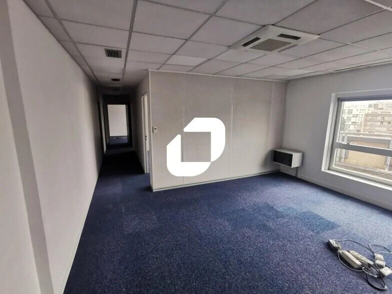 Local d’activités dans Créteil à louer - Photo de l’immeuble – Image 3 sur 20