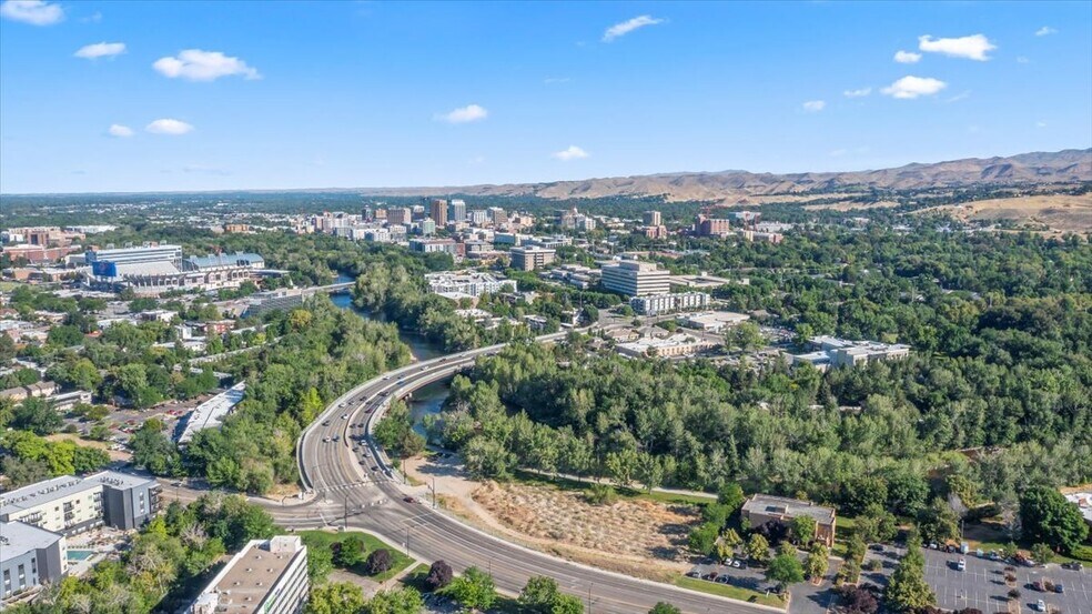 444 W Parkcenter Blvd, Boise, ID à vendre - Photo de l’immeuble – Image 1 sur 15
