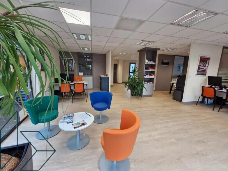 Local d’activités dans Vannes à louer - Photo de l’immeuble – Image 1 sur 6