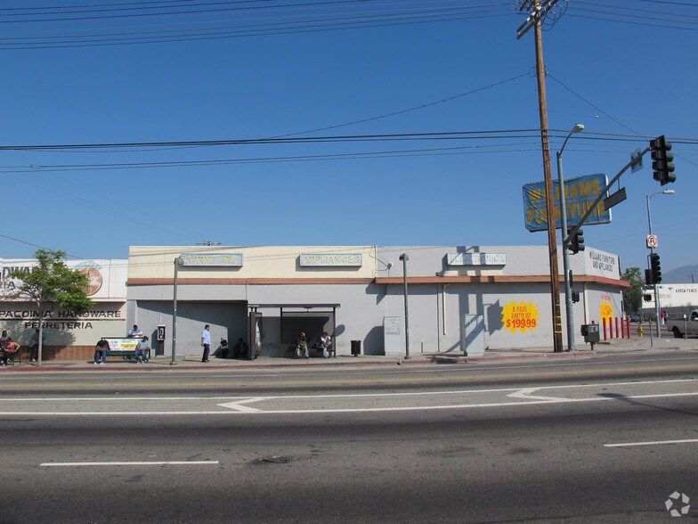 10801 San Fernando Rd, Pacoima, CA à louer - Photo de l’immeuble – Image 2 sur 6
