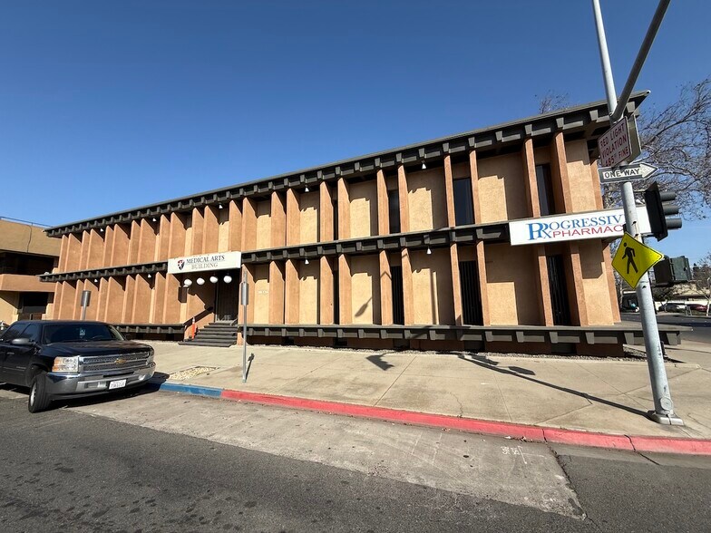 712 17th St, Modesto, CA à louer - Photo de l’immeuble – Image 2 sur 5
