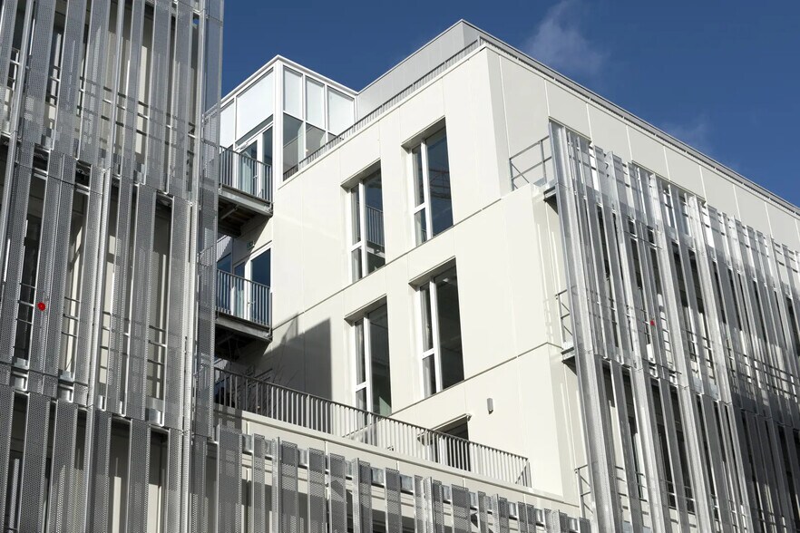 130 Rue De Lourmel, Paris à louer - Photo de l’immeuble – Image 1 sur 3