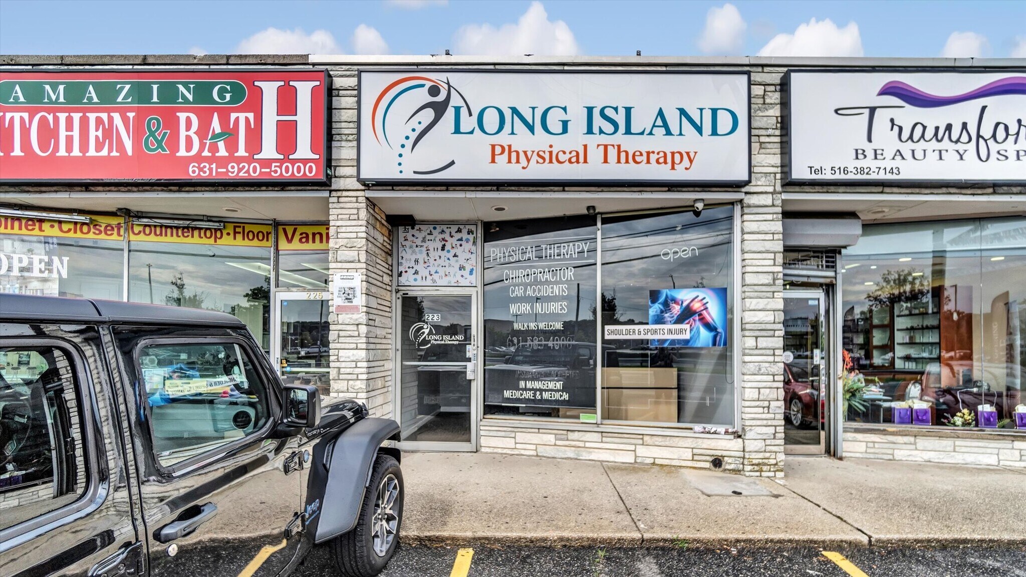 221-229 Walt Whitman Rd, Huntington Station, NY à louer Photo principale– Image 1 sur 5