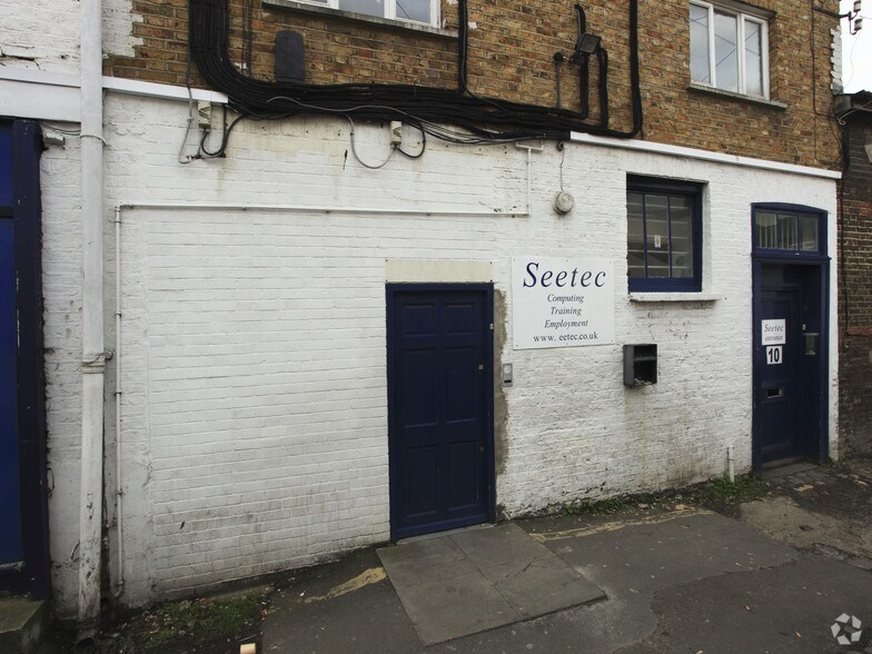 8-9 Hatherley Mews, Londres à louer - Photo de l’immeuble – Image 2 sur 4