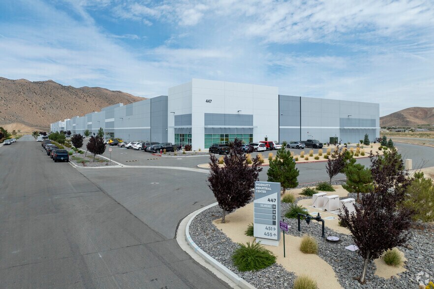 447 Ingenuity Ave, Sparks, NV à louer - Photo de l’immeuble – Image 2 sur 9