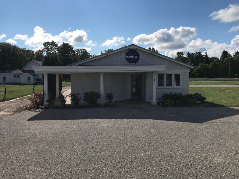 1520 Bridge St, Charlevoix, MI à vendre - Photo principale – Image 1 sur 29