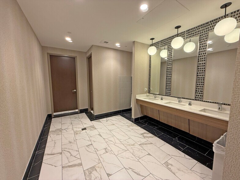 145 Maplewood Ave, Portsmouth, NH à louer - Photo de l’immeuble – Image 2 sur 8