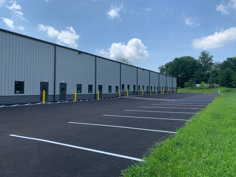 44 Industrial Drive, New Britain, PA à louer - Photo de l’immeuble – Image 3 sur 12