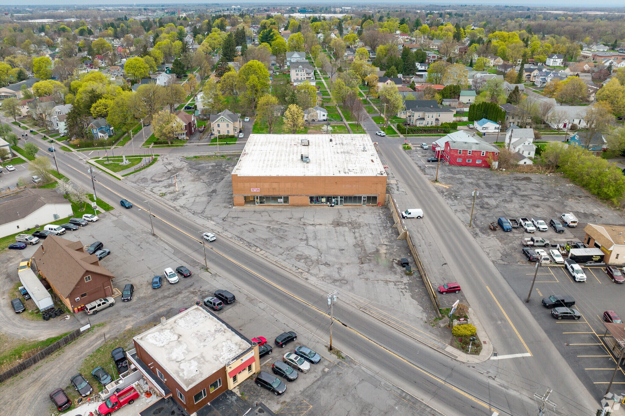 600 W Manlius St, East Syracuse, NY à louer Photo de l’immeuble– Image 1 sur 9