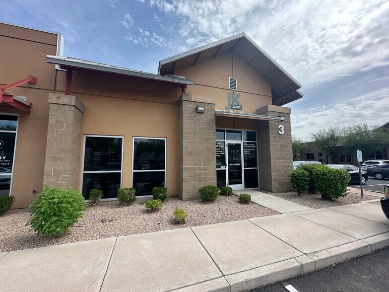 2045 S Vineyard, Mesa, AZ à louer - Photo de l’immeuble – Image 1 sur 5