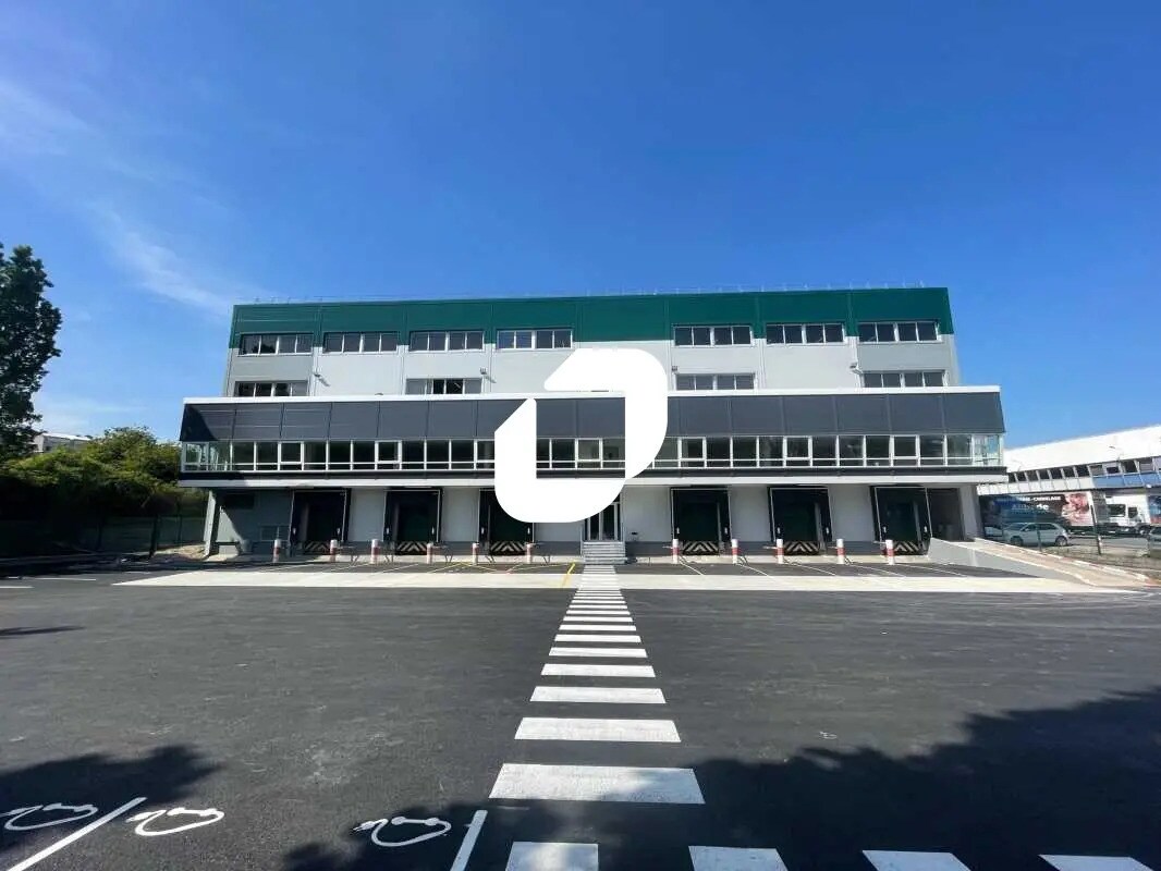 Industriel/Logistique dans Rosny-sous-Bois à louer Photo de l’immeuble– Image 1 sur 7