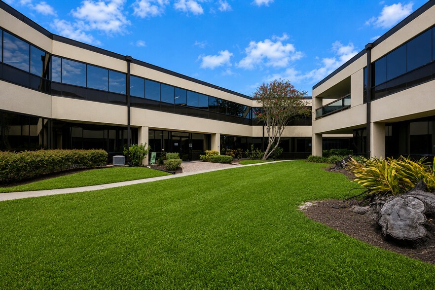 4010 Gunn Hwy, Tampa, FL à louer - Photo de l’immeuble – Image 3 sur 13
