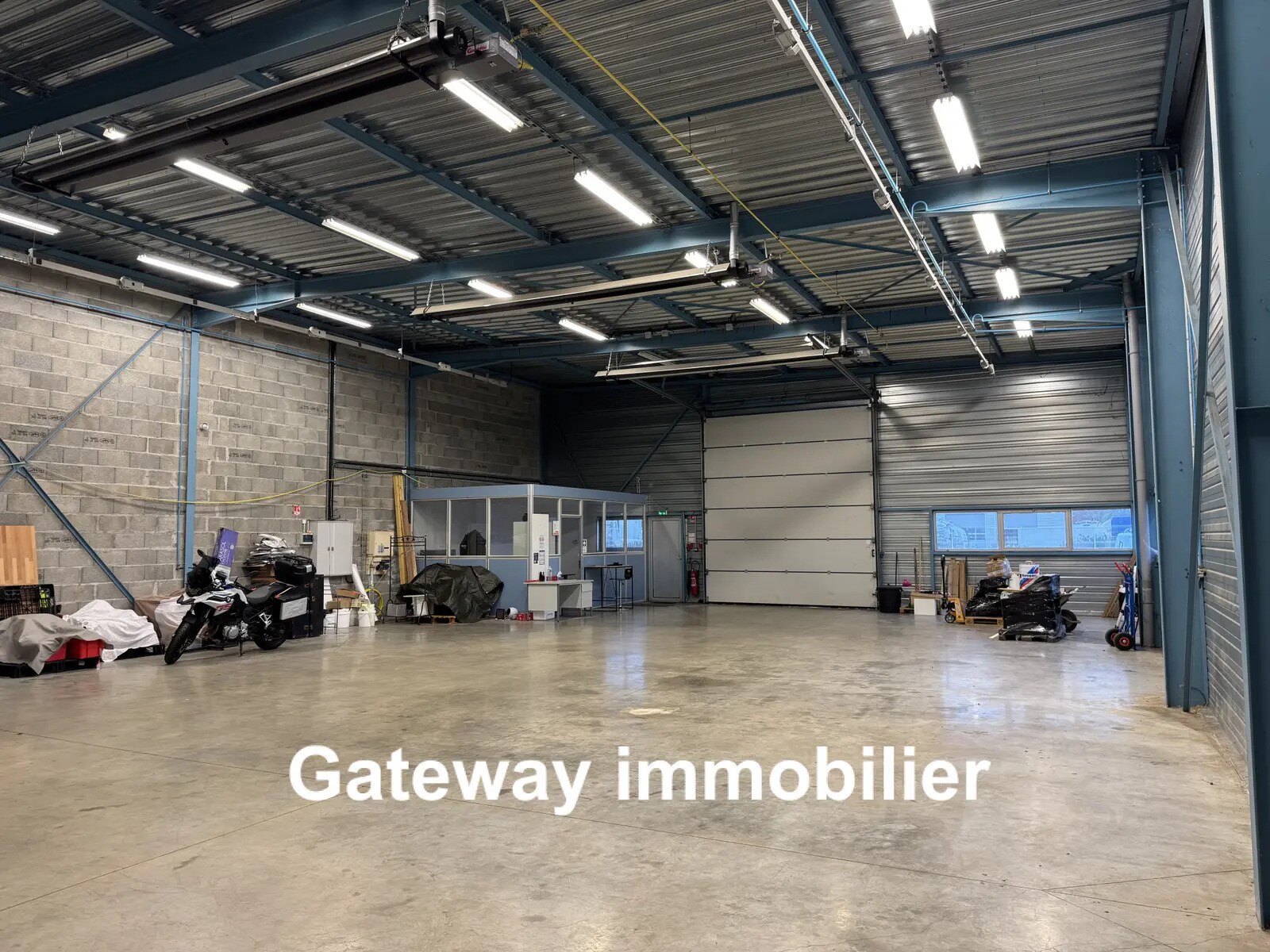 Industriel/Logistique dans Creuzier-le-Neuf à vendre Photo de l’immeuble– Image 1 sur 10