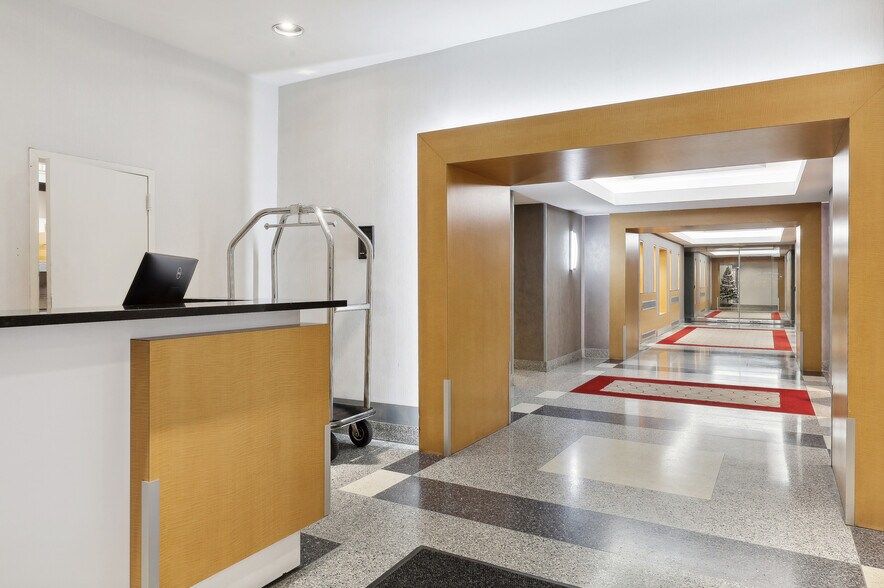 330 W 58th St, New York, NY à louer - Photo intérieure – Image 3 sur 16