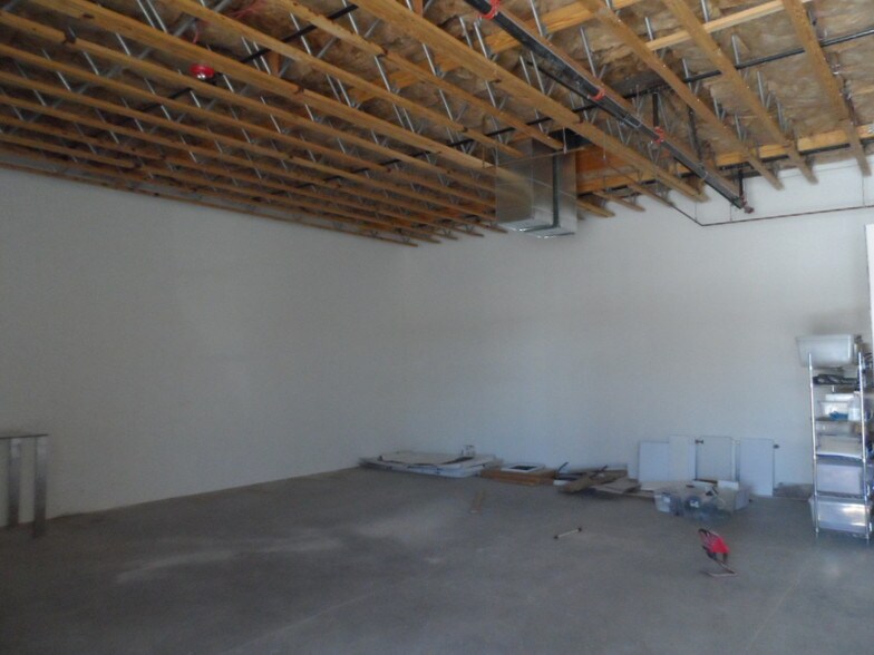 21031 Constitution Dr, California City, CA à louer - Photo intérieure – Image 3 sur 10