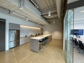 18565-18575 Jamboree Rd, Irvine, CA à louer Photo intérieure– Image 2 sur 11