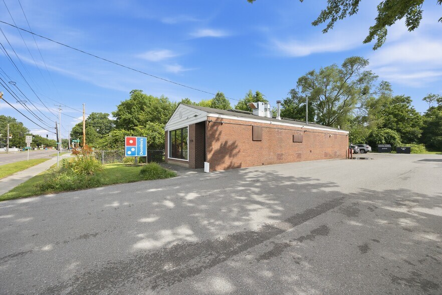 1548 North Ave, Burlington, VT à vendre - Photo de l’immeuble – Image 3 sur 7