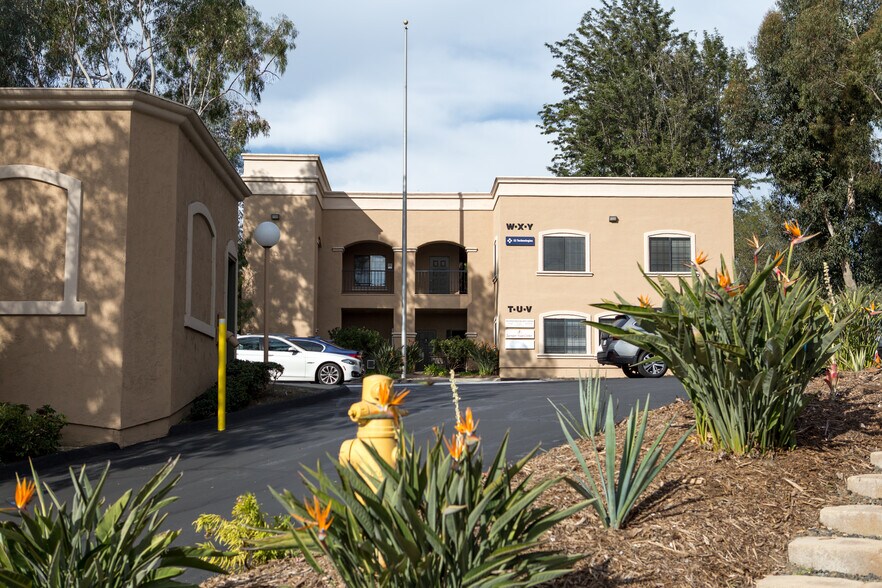 2210 Encinitas Blvd, Encinitas, CA à louer - Photo de l’immeuble – Image 2 sur 9