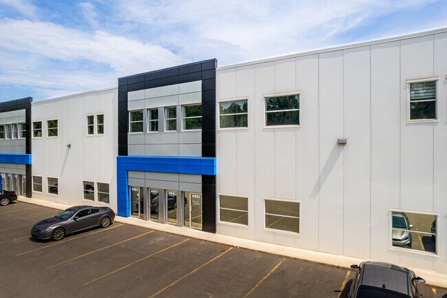 Plus de détails pour 4981 Rue Louis-B.-Mayer, Laval, QC - Industriel/Logistique à louer