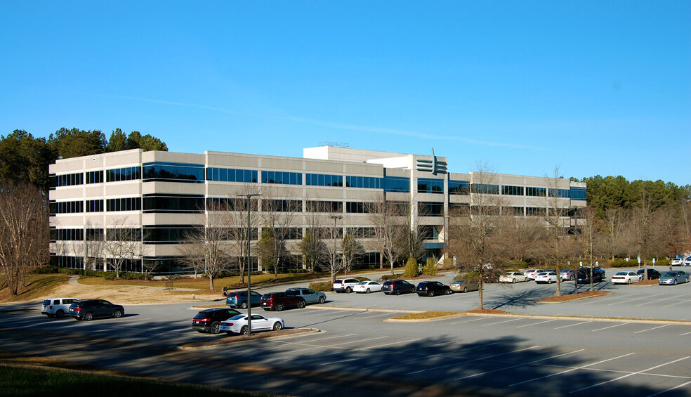 3803 N Elm St, Greensboro, NC à louer - Photo de l’immeuble – Image 3 sur 8