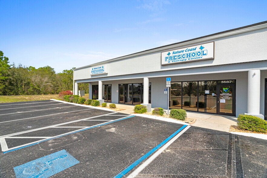5707 S Suncoast Blvd, Homosassa, FL à louer - Photo de l’immeuble – Image 3 sur 8