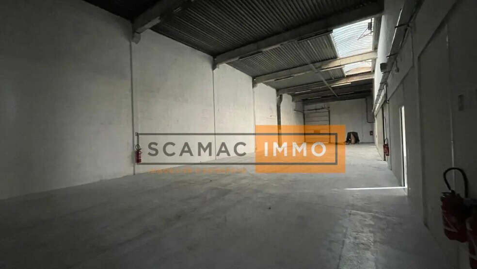 Industriel/Logistique dans Éragny à louer - Photo de l’immeuble – Image 3 sur 8