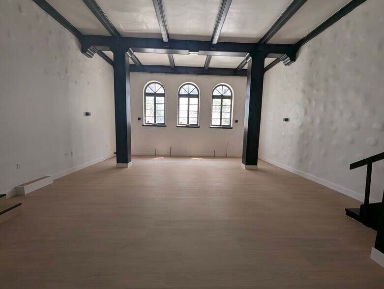 1861 Whitley Ave, Los Angeles, CA à louer - Photo de l’immeuble – Image 3 sur 16