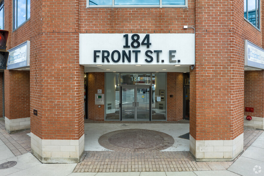 184 Front St E, Toronto, ON à louer - Photo de l’immeuble – Image 3 sur 5