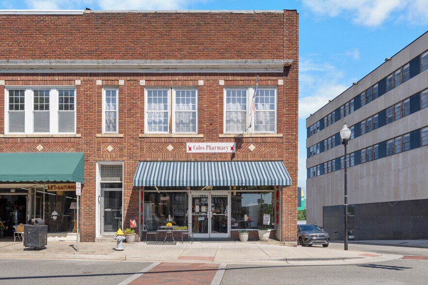 117 N Main St, Roxboro, NC à vendre - Photo de l’immeuble – Image 2 sur 37