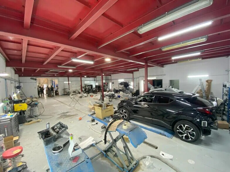 Local d’activités dans Aubervilliers à louer - Photo de l’immeuble – Image 2 sur 6