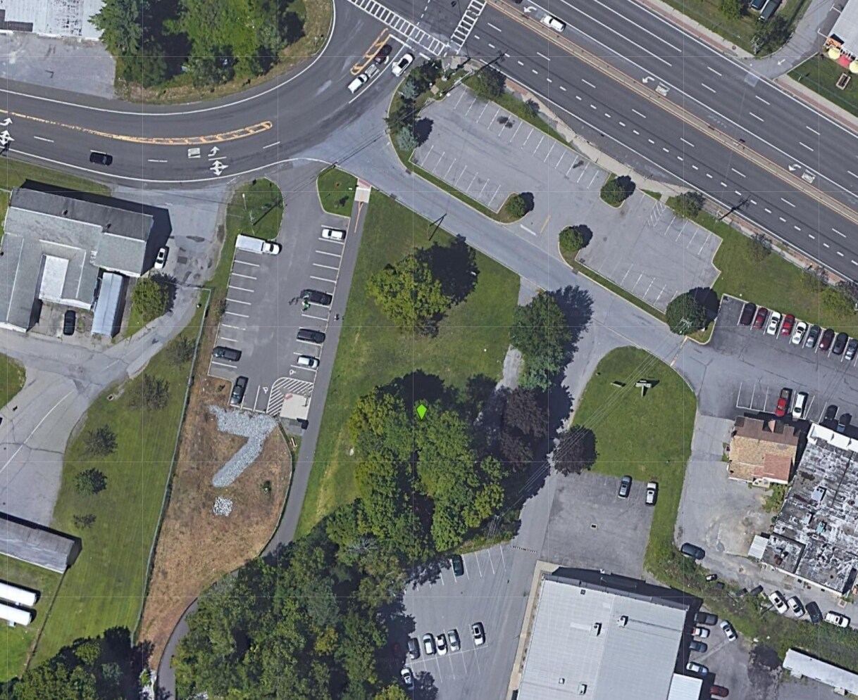 8 Patrick Ln, Poughkeepsie, NY à louer Photo principale– Image 1 sur 2