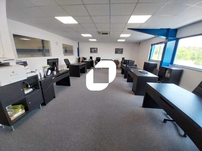 Local commercial dans Saint-Jean-d'Illac à louer - Photo de l’immeuble – Image 2 sur 15