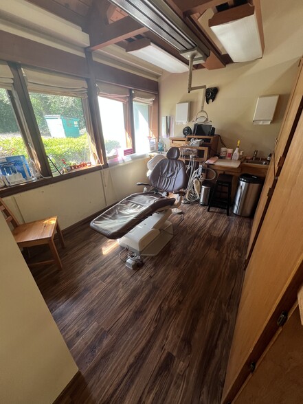 19715 Vashon Hwy SW, Vashon, WA à vendre - Photo de l’immeuble – Image 3 sur 5