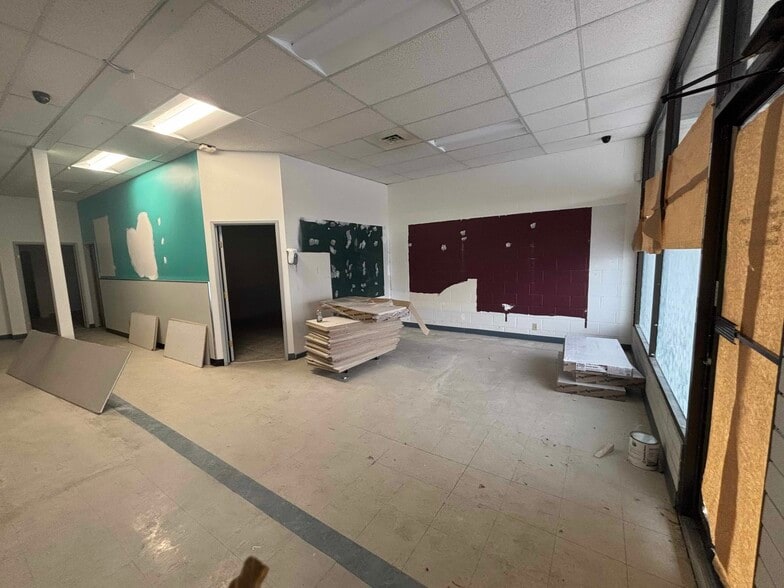 3042 Skaha Lake Rd, Penticton, BC à louer - Photo intérieure – Image 3 sur 6