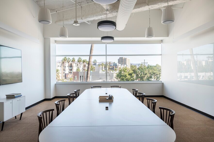 5161 Lankershim Blvd, North Hollywood, CA à louer - Photo intérieure – Image 1 sur 5