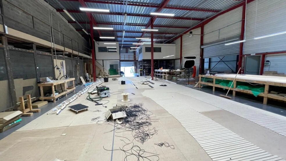 Industriel/Logistique dans Le Muy à louer - Photo de l’immeuble – Image 1 sur 9