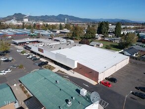 4205-4229 Main St, Springfield, OR à louer Photo de l’immeuble– Image 1 sur 5