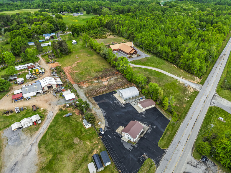 1817 US 601 Hwy, Yadkinville, NC à vendre - Photo de l’immeuble – Image 1 sur 17