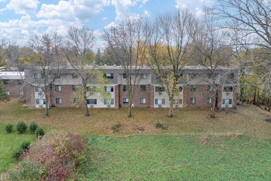 3200 Maple Ave, Slayton, MN à vendre - Photo de l’immeuble – Image 2 sur 36