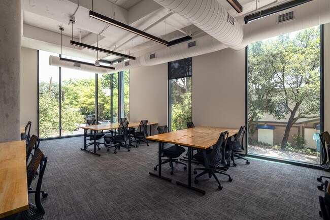 Plus de détails pour 924 E 7th St, Austin, TX - Coworking à louer