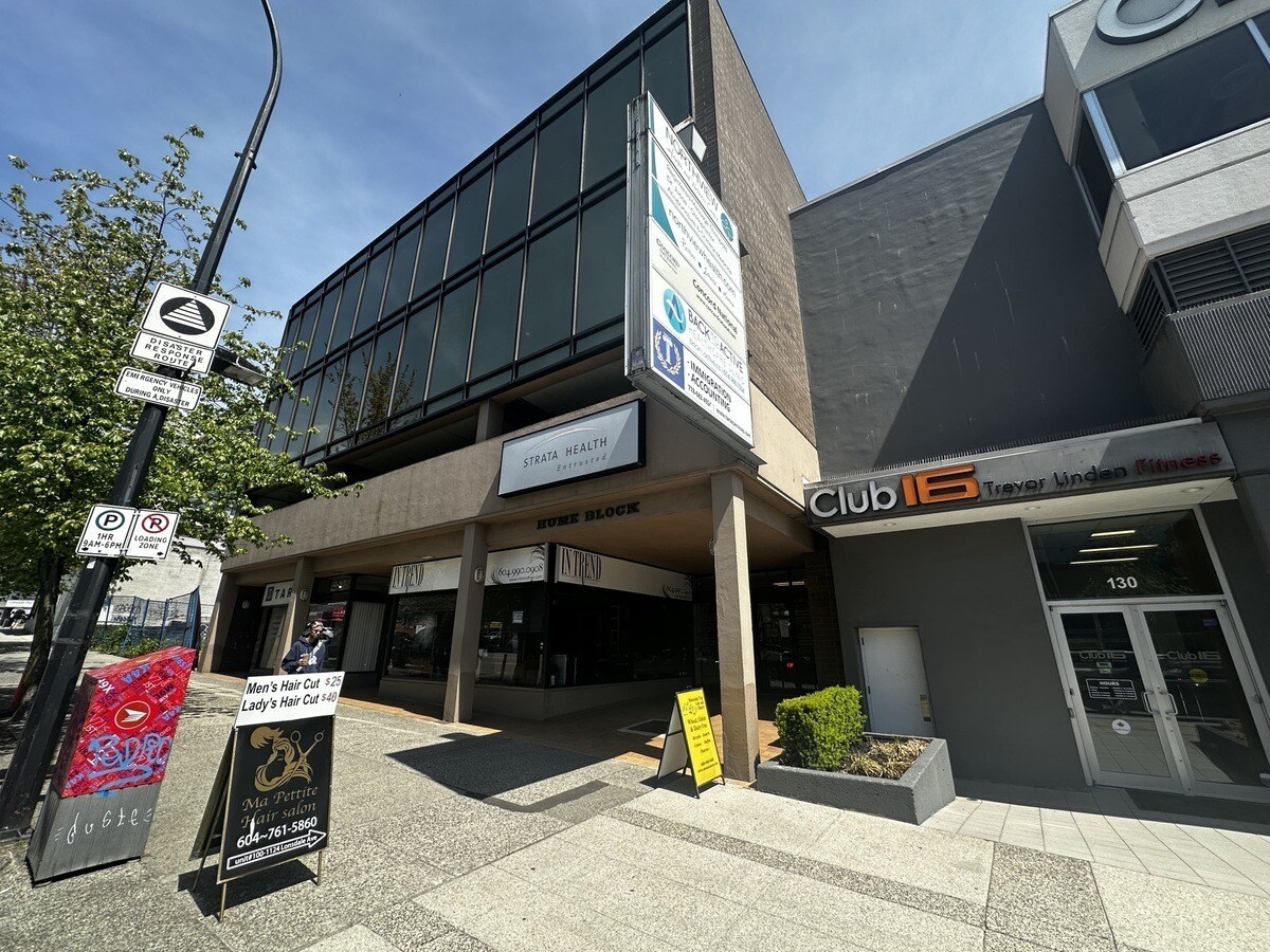 1124-1128 Lonsdale Ave, North Vancouver, BC à louer Photo principale– Image 1 sur 3