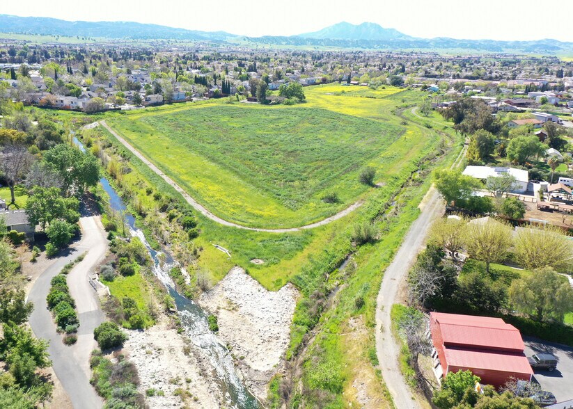 800 Minnesota Ave, Brentwood, CA à vendre - Photo de la construction – Image 2 sur 12