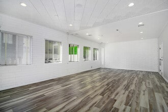 8721 W Sunset Blvd, West Hollywood, CA à louer Photo de l’immeuble– Image 1 sur 2