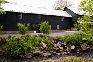 Plus de détails pour 3 Main St, Wassaic, NY - Local d’activités à vendre