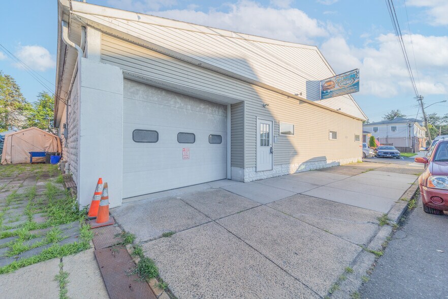 79 Hooker St, Jamesburg, NJ à vendre - Photo de l’immeuble – Image 2 sur 10