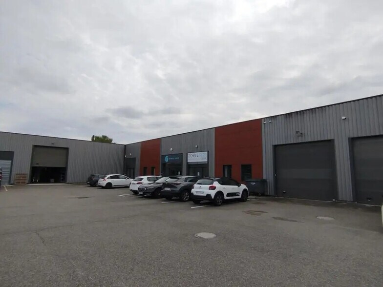 Local d’activités dans Montrabé à louer - Photo de l’immeuble – Image 2 sur 15