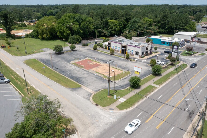 5905 Yadkin Rd, Fayetteville, NC à vendre - Photo de l’immeuble – Image 3 sur 5