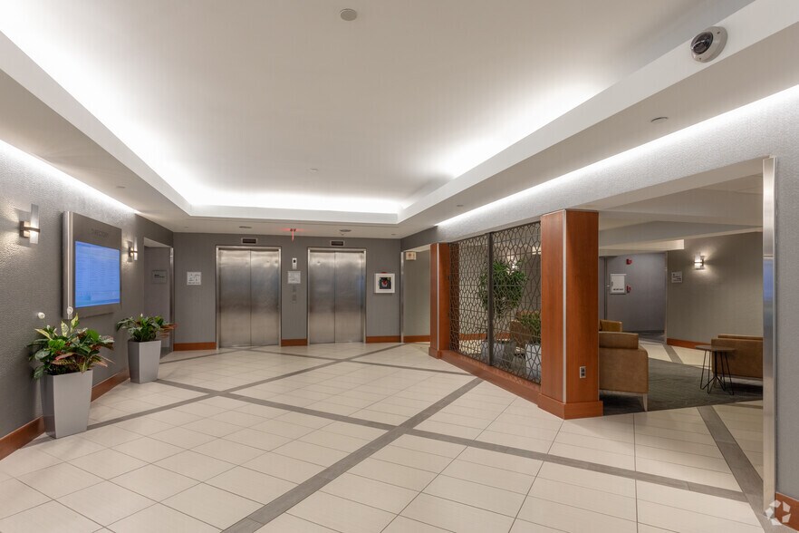 3289 Woodburn Rd, Annandale, VA à louer - Hall d’entrée – Image 2 sur 3