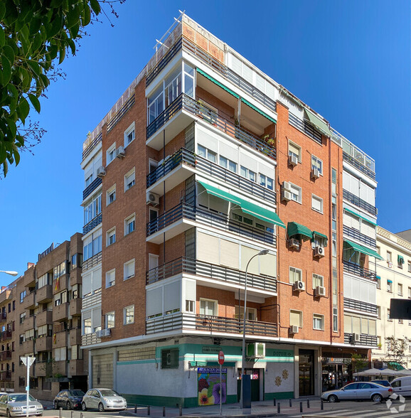 Calle De Víctor Andrés Belaúnde, 22, Madrid, Madrid à louer - Photo de l’immeuble – Image 1 sur 2
